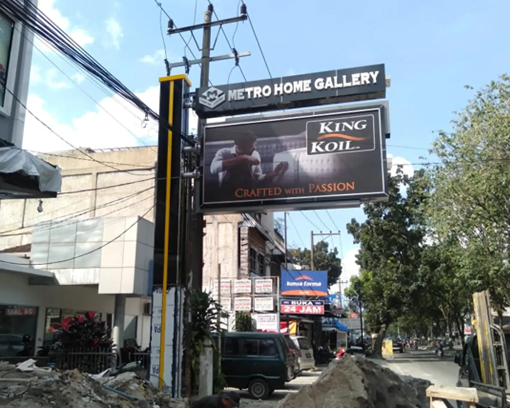 Single-Pole Signage